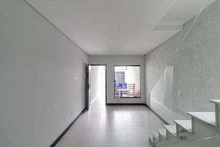 Casa à venda com 100m², 3 quartos e 2 vagas Casa à venda com 100m², 3 quartos e 2 vagasSala/Cozinha