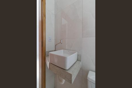 Casa à venda com 100m², 3 quartos e 2 vagas Casa à venda com 100m², 3 quartos e 2 vagasBanheiro Suíte 2