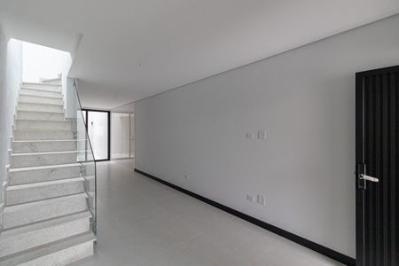 Casa à venda com 100m², 3 quartos e 2 vagas Casa à venda com 100m², 3 quartos e 2 vagasSala/Cozinha