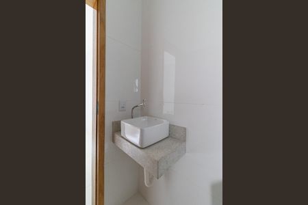 Casa à venda com 100m², 3 quartos e 2 vagas Casa à venda com 100m², 3 quartos e 2 vagasBanheiro Suíte 1