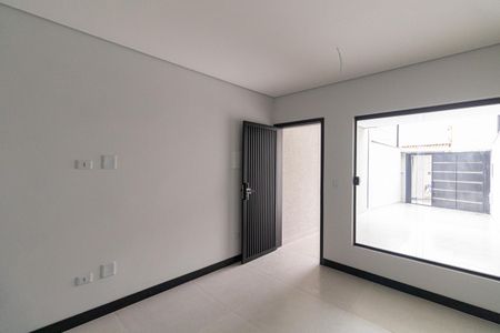 Casa à venda com 100m², 3 quartos e 2 vagas Casa à venda com 100m², 3 quartos e 2 vagasSala/Cozinha