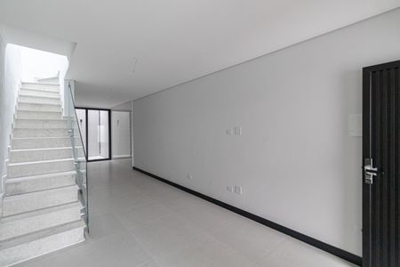 Casa à venda com 100m², 3 quartos e 2 vagas Casa à venda com 100m², 3 quartos e 2 vagasSala/Cozinha