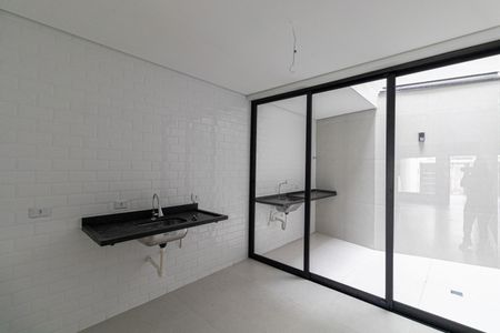 Casa à venda com 100m², 3 quartos e 2 vagas Casa à venda com 100m², 3 quartos e 2 vagasSala e Cozinha