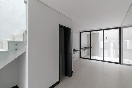 Casa à venda com 100m², 3 quartos e 2 vagas Casa à venda com 100m², 3 quartos e 2 vagasSala e Cozinha