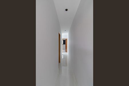 Casa à venda com 100m², 3 quartos e 2 vagas Casa à venda com 100m², 3 quartos e 2 vagasCorredor