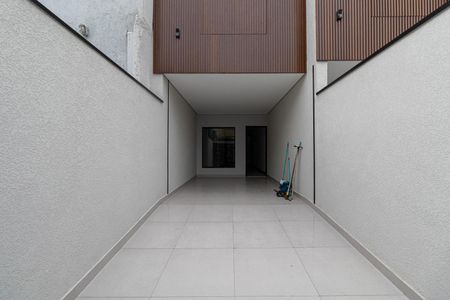 Casa à venda com 100m², 3 quartos e 2 vagas Casa à venda com 100m², 3 quartos e 2 vagasGaragem