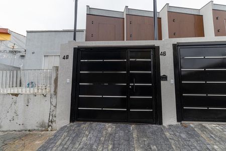 Casa à venda com 100m², 3 quartos e 2 vagas Casa à venda com 100m², 3 quartos e 2 vagasFachada