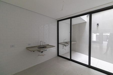 Casa à venda com 100m², 3 quartos e 2 vagas Casa à venda com 100m², 3 quartos e 2 vagasSala/Cozinha