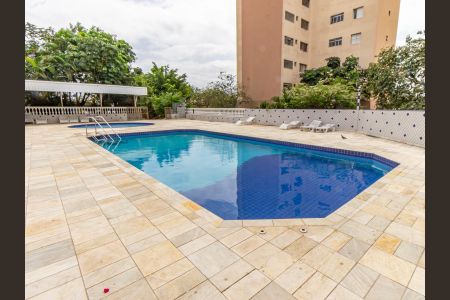 Apartamento à venda com 130m², 3 quartos e 2 vagas Apartamento à venda com 130m², 3 quartos e 2 vagasÁrea comum - Piscina