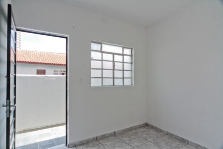 Sala de casa para alugar com 1 quarto, 60m² em Parque Maria Domitila, São Paulo