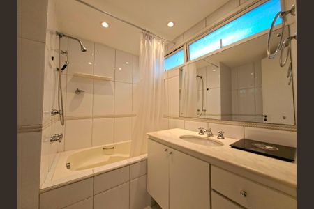 Apartamento para alugar com 120m², 2 quartos e 2 vagasBanheiro da Suíte