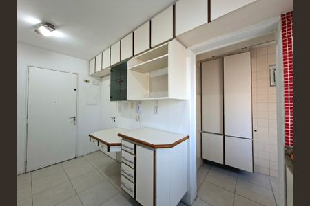 Apartamento para alugar com 120m², 2 quartos e 2 vagasCozinha