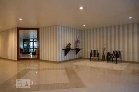 Apartamento para alugar com 120m², 2 quartos e 2 vagasHall