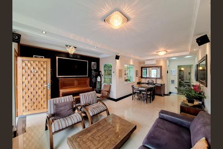 Casa à venda com 135m², 3 quartos e 3 vagas Casa à venda com 135m², 3 quartos e 3 vagasSala