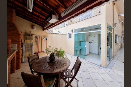 Casa à venda com 135m², 3 quartos e 3 vagas Casa à venda com 135m², 3 quartos e 3 vagasQuintal