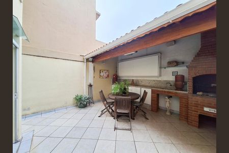 Casa à venda com 135m², 3 quartos e 3 vagas Casa à venda com 135m², 3 quartos e 3 vagasQuintal