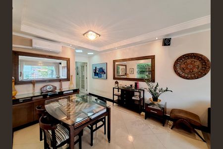 Casa à venda com 135m², 3 quartos e 3 vagas Casa à venda com 135m², 3 quartos e 3 vagasSala