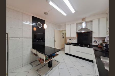 Casa à venda com 135m², 3 quartos e 3 vagas Casa à venda com 135m², 3 quartos e 3 vagasCozinha
