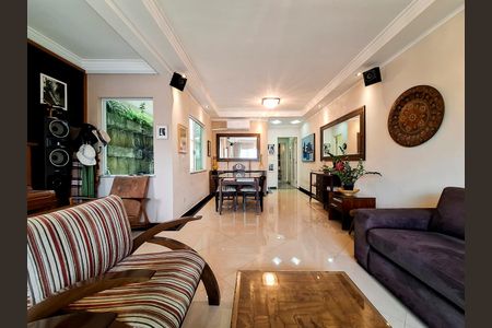 Casa à venda com 135m², 3 quartos e 3 vagas Casa à venda com 135m², 3 quartos e 3 vagasSala