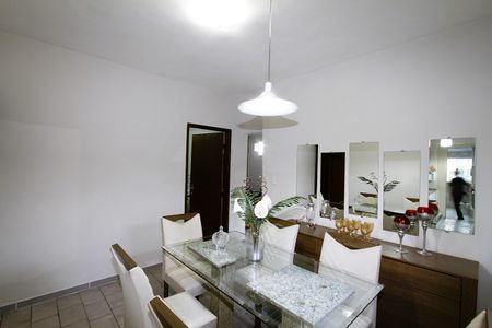 Casa à venda com 219m², 4 quartos e 4 vagasCopa casa 2
