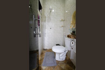 Casa à venda com 219m², 4 quartos e 4 vagasBanheiro 2