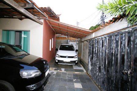 Casa à venda com 219m², 4 quartos e 4 vagasGARAGEM CASA 2