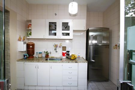 Casa à venda com 219m², 4 quartos e 4 vagasCozinha casa 2