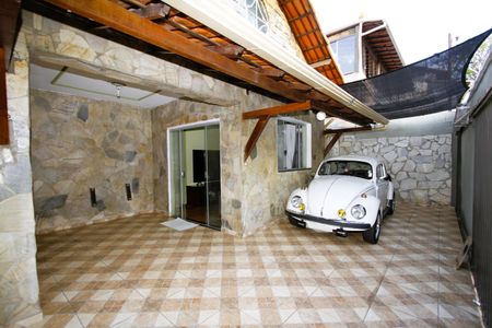 Casa à venda com 219m², 4 quartos e 4 vagasGaragem