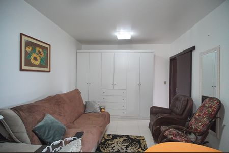 Casa à venda com 135m², 3 quartos e 2 vagasSuíte