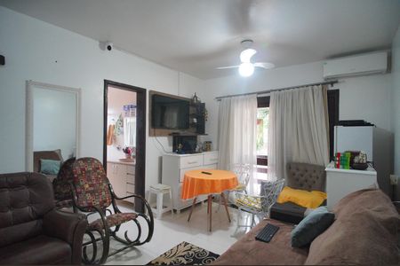 Casa à venda com 135m², 3 quartos e 2 vagasSuíte