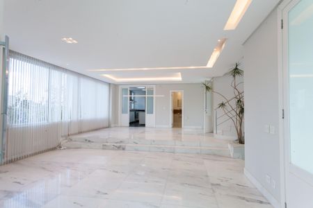 Casa de condomínio para alugar com 470m², 4 quartos e 5 vagassala 