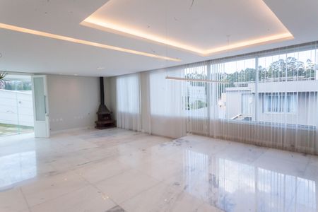Casa de condomínio para alugar com 470m², 4 quartos e 5 vagassala 