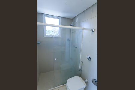 Casa de condomínio para alugar com 470m², 4 quartos e 5 vagasBanheiro semi sute 