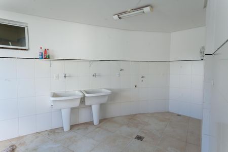 Casa de condomínio para alugar com 470m², 4 quartos e 5 vagasÁrea de Serviço