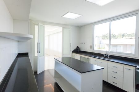 Casa de condomínio para alugar com 470m², 4 quartos e 5 vagasCozinha