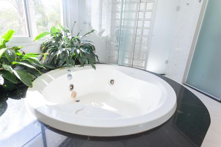 Casa de condomínio para alugar com 470m², 4 quartos e 5 vagasBanheiro sute master 