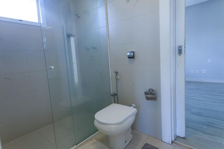 Casa de condomínio para alugar com 470m², 4 quartos e 5 vagasBanheiro semi sute 