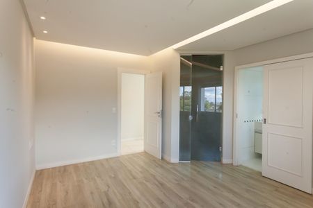 Casa de condomínio para alugar com 470m², 4 quartos e 5 vagassuite 1