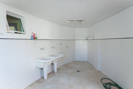 Casa de condomínio para alugar com 470m², 4 quartos e 5 vagasÁrea de Serviço