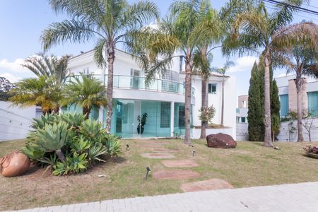 Casa de condomínio para alugar com 470m², 4 quartos e 5 vagasFachada