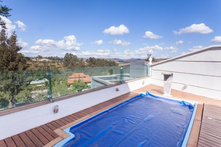 Casa de condomínio para alugar com 470m², 4 quartos e 5 vagasPiscina