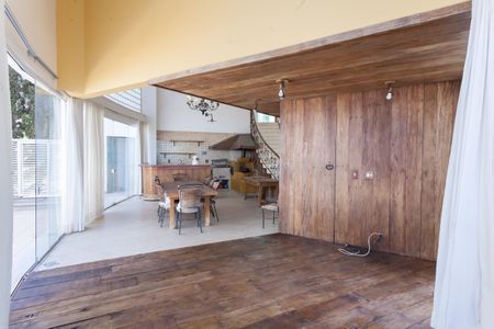 Casa de condomínio para alugar com 470m², 4 quartos e 5 vagasÁrea externa