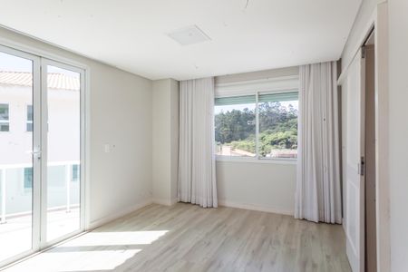 Casa de condomínio para alugar com 470m², 4 quartos e 5 vagassemi suite 1 