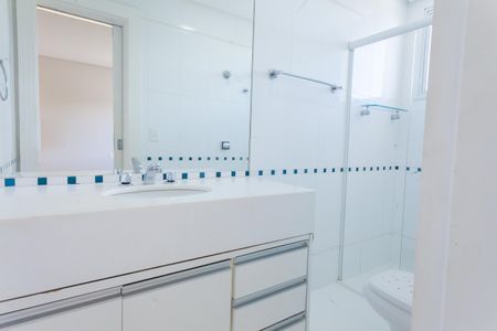 Casa de condomínio para alugar com 470m², 4 quartos e 5 vagasBanheiro suite 1