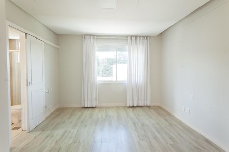 Casa de condomínio para alugar com 470m², 4 quartos e 5 vagassemi suite 2