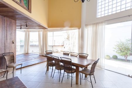 Casa de condomínio para alugar com 470m², 4 quartos e 5 vagasÁrea externa