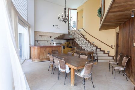 Casa de condomínio para alugar com 470m², 4 quartos e 5 vagasÁrea externa