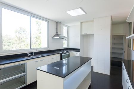 Casa de condomínio para alugar com 470m², 4 quartos e 5 vagasCozinha