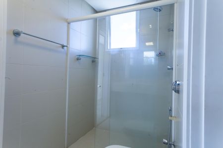 Casa de condomínio para alugar com 470m², 4 quartos e 5 vagasBanheiro semi sute 