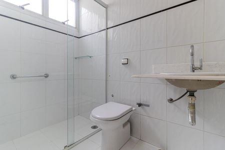 Apartamento à venda com 200m², 3 quartos e 1 vaga Apartamento à venda com 200m², 3 quartos e 1 vagaBanheiro da Suíte